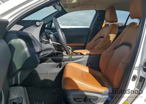 2021 Lexus Ux 200 z USA, uszkodzony, nr VIN JTHX3JBH0M2038397